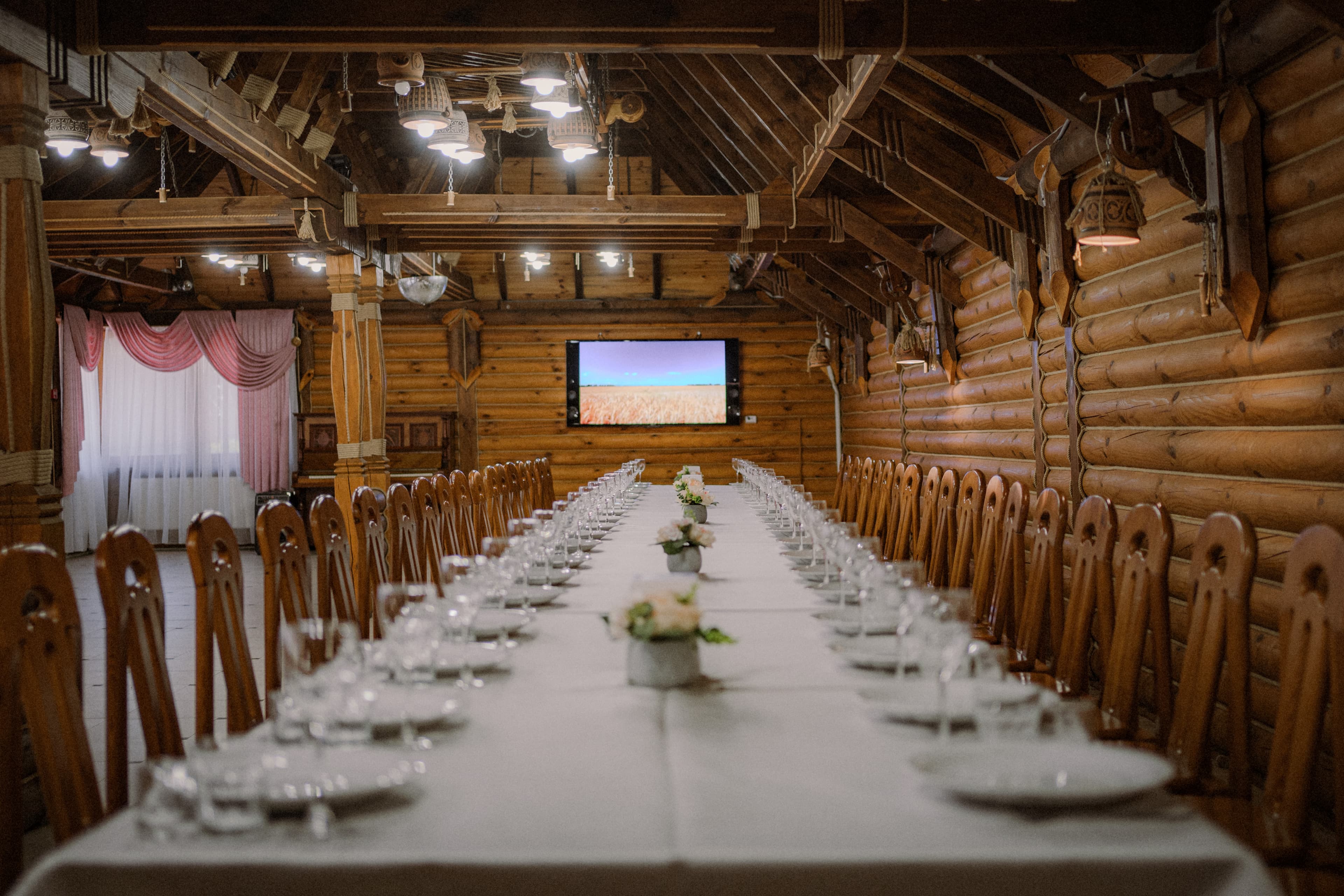 Banquet hall at Dobryi Khutir complex
