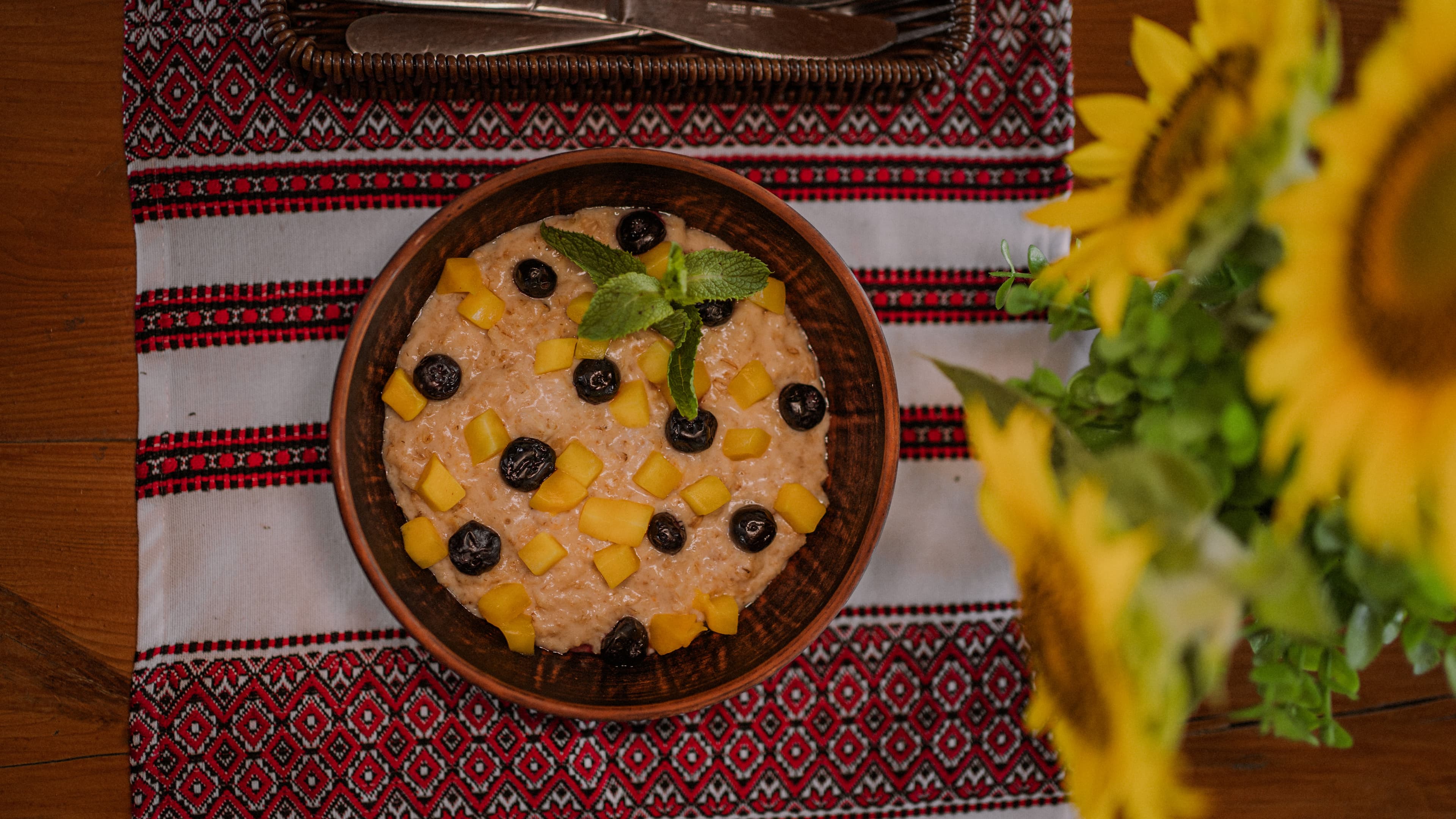 Атмосфера відпочинку біля води