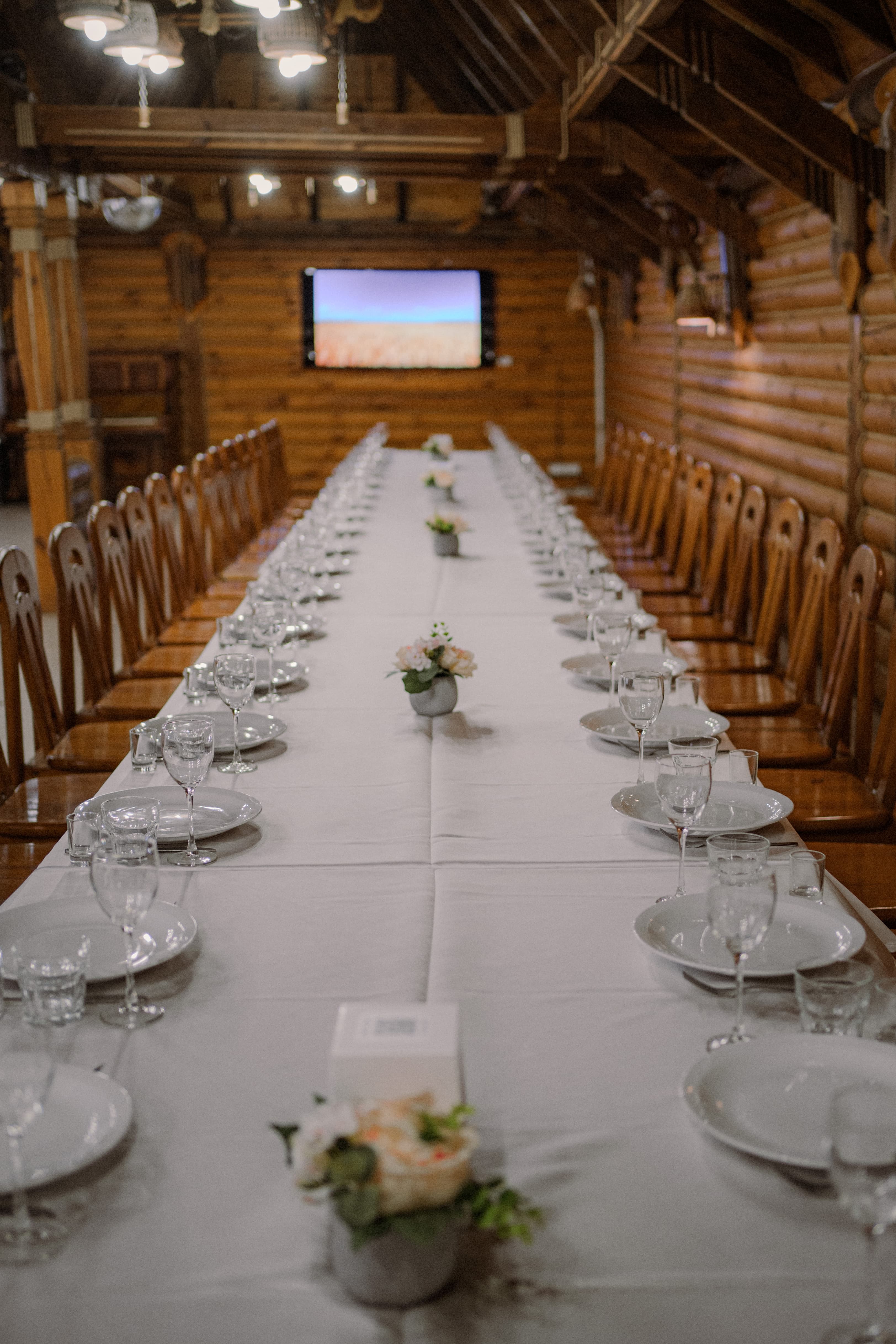 Банкетний стіл у ресторані